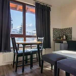 Apartment Refurbished Studios, Mountain View Balconies, Minutes From Gondola